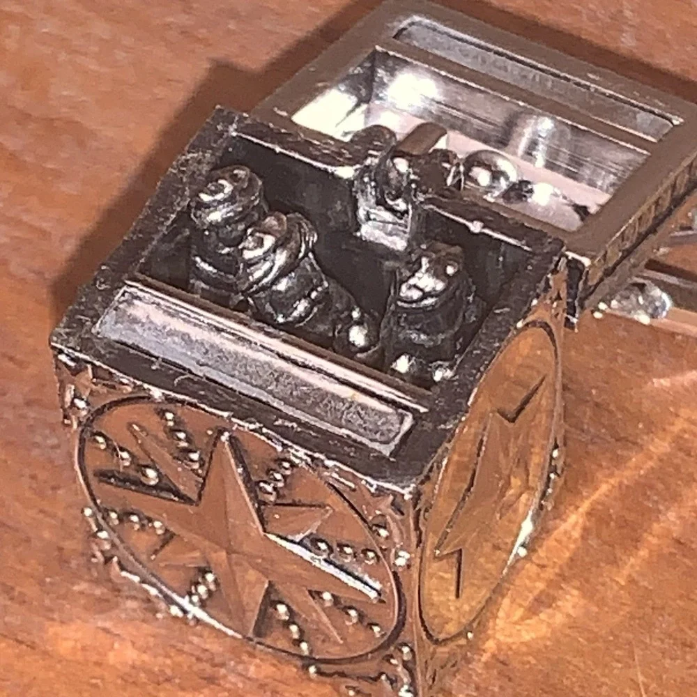 Pendant Necklace Star of Bethlehem Square Box  with Three Wise Men Inside 14
